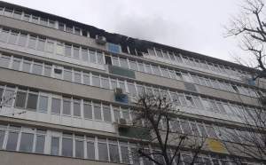 FOTO / Incendiu violent în Bucureşti! O persoană a fost găsită moartă