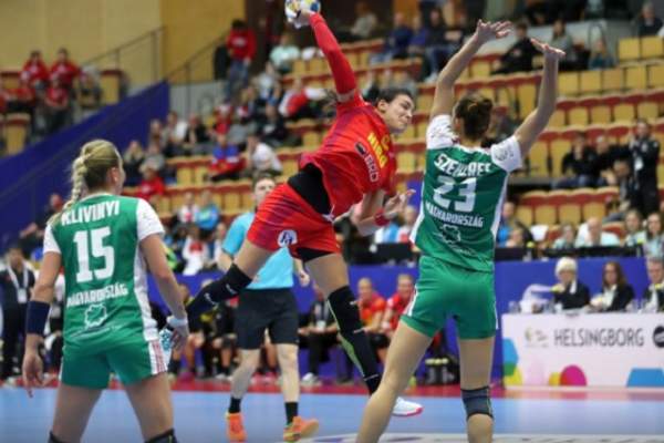 Cristina Neagu a fost scoasă cu targa de pe teren, după ce s-a accidentat îngrozitor! Suporterii au izbucnit în lacrimi