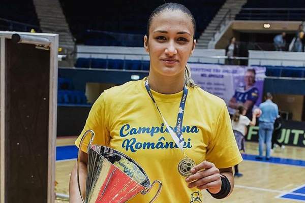 FOTO / Ea o va înlocui pe Cristina Neagu! Selecţionerul a chemat-o de urgenţă în Franţa, pentru completarea lotului