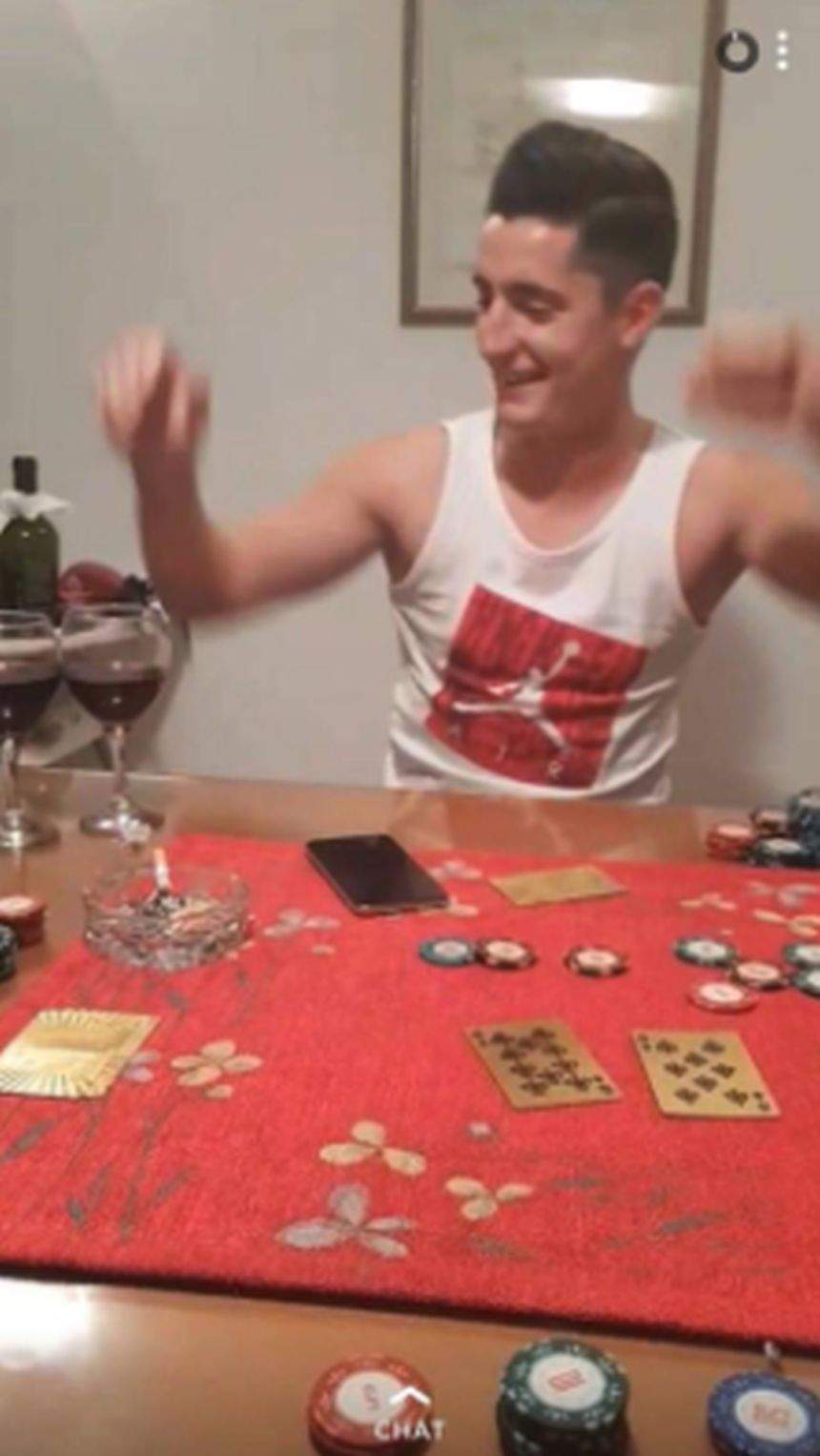 Steliano Filip nu se dezminte! După scandalul bahic de la Dinamo, le-a arătat şi croaţilor cât poate să ducă. Party de pomină cu alcool şi poker