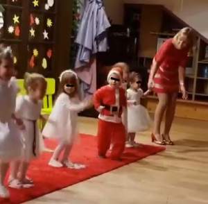 VIDEO / Băieţelul Mirelei Vaida a avut prima serbare de Crăciun. Ce problemă a întâmpinat prezentatoarea, înainte de eveniment