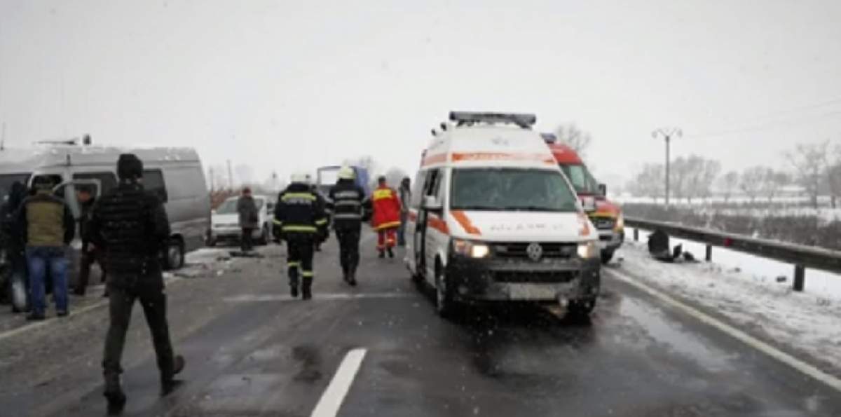 VIDEO / Plan roşu de intervenţie, activat după un accident în Sibiu. 18 persoane au fost implicate