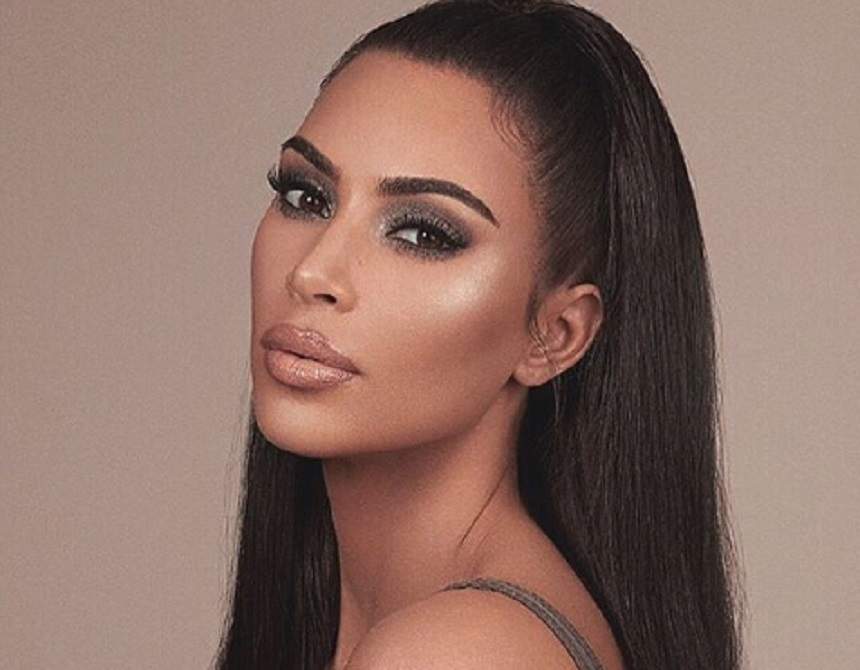 FOTO / Kim Kardashian, frumoasă de mică! Cum arăta vedeta, pe când avea doar câțiva anișori