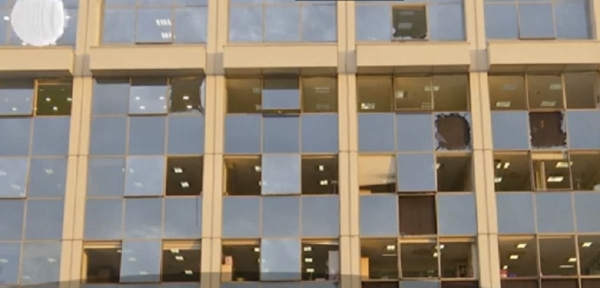 VIDEO / Sediul unei televiziuni din Grecia a fost aruncat în aer cu o bombă. Totul a fost distrus