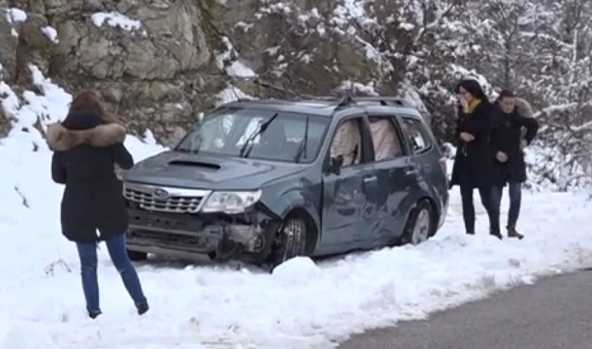 VIDEO / Maşina Ancăi Pop a fost scoasă din apă! Mama şi sora cântăreţei, distruse de durere la locul tragediei