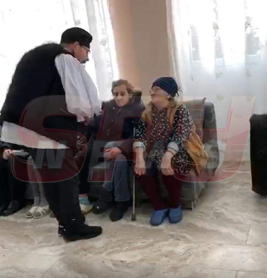 VIDEO PAPARAZZI / Cristian Popescu Piedone, alături de bătrânii de la un cămin din Bucureşti! Gest emoţionant în prag de sărbători