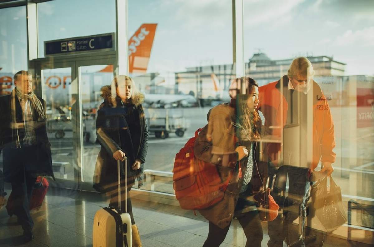 Mii de români blocaţi pe aeroportul Gatwick, din Marea Britanie, din cauza unor drone