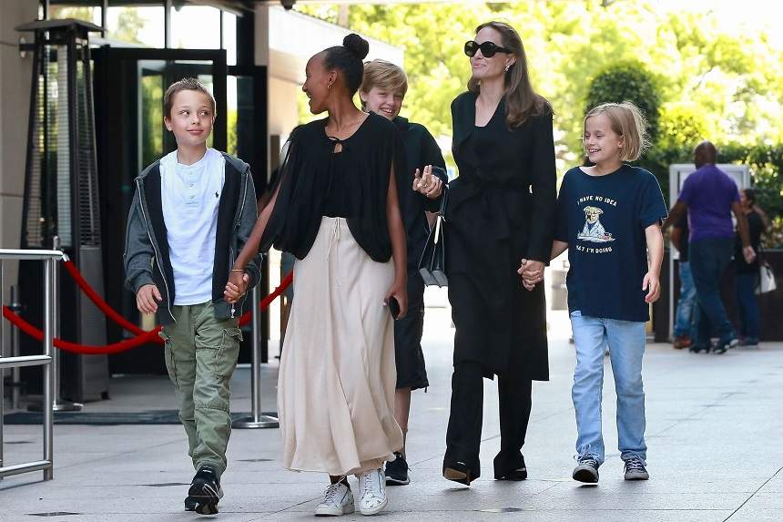 Aniversare de vis pentru Brad Pitt, alături de familie. Angelina Jolie a lăsat „garda jos”, pentru fericirea copiilor!