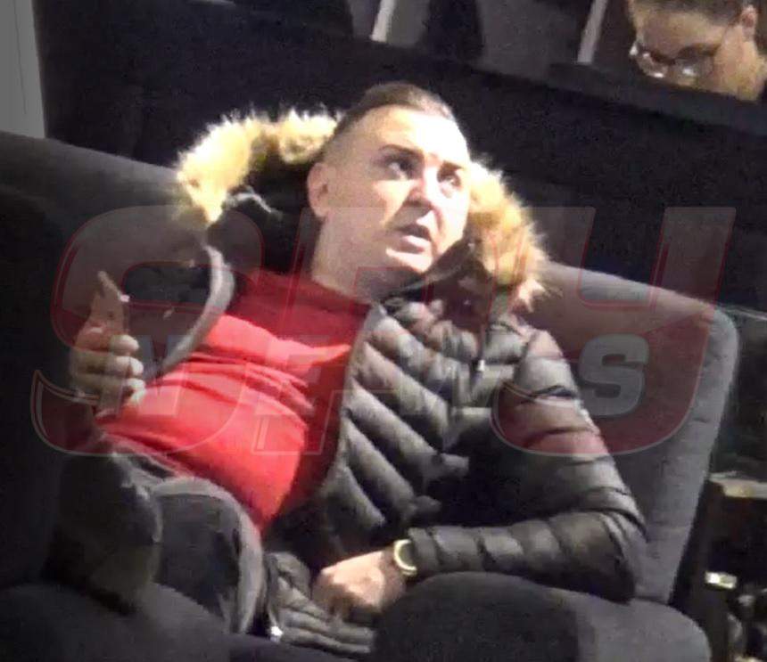VIDEO PAPARAZZI / El e cel mai tare ceteraş din oraş! Iată ce face celebrul artist atunci când soţia sa e la shopping