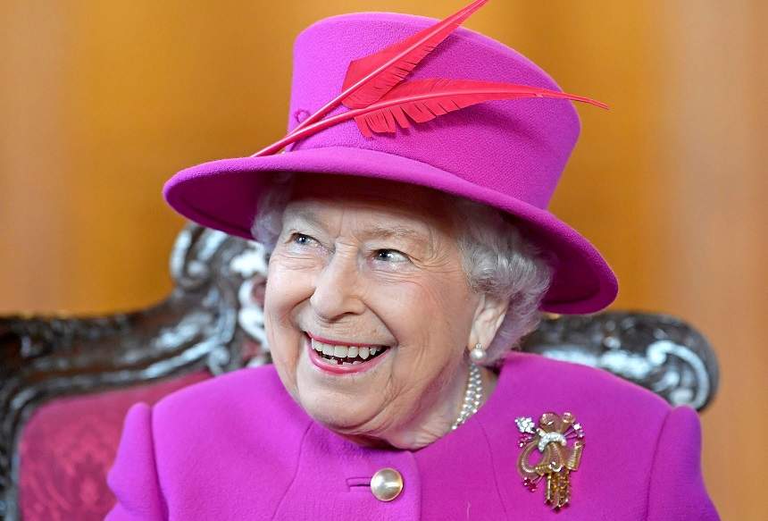 Regina Elizabeth a II-a, tranșantă în scandalul dintre Meghan Markle și tatăl său