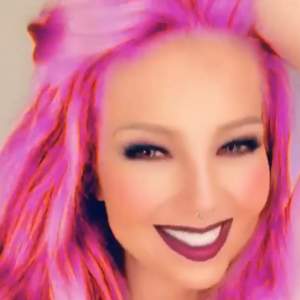 VIDEO / Thalia și-a șocat fanii! Și-a vopsit părul într-o culoare nebunească