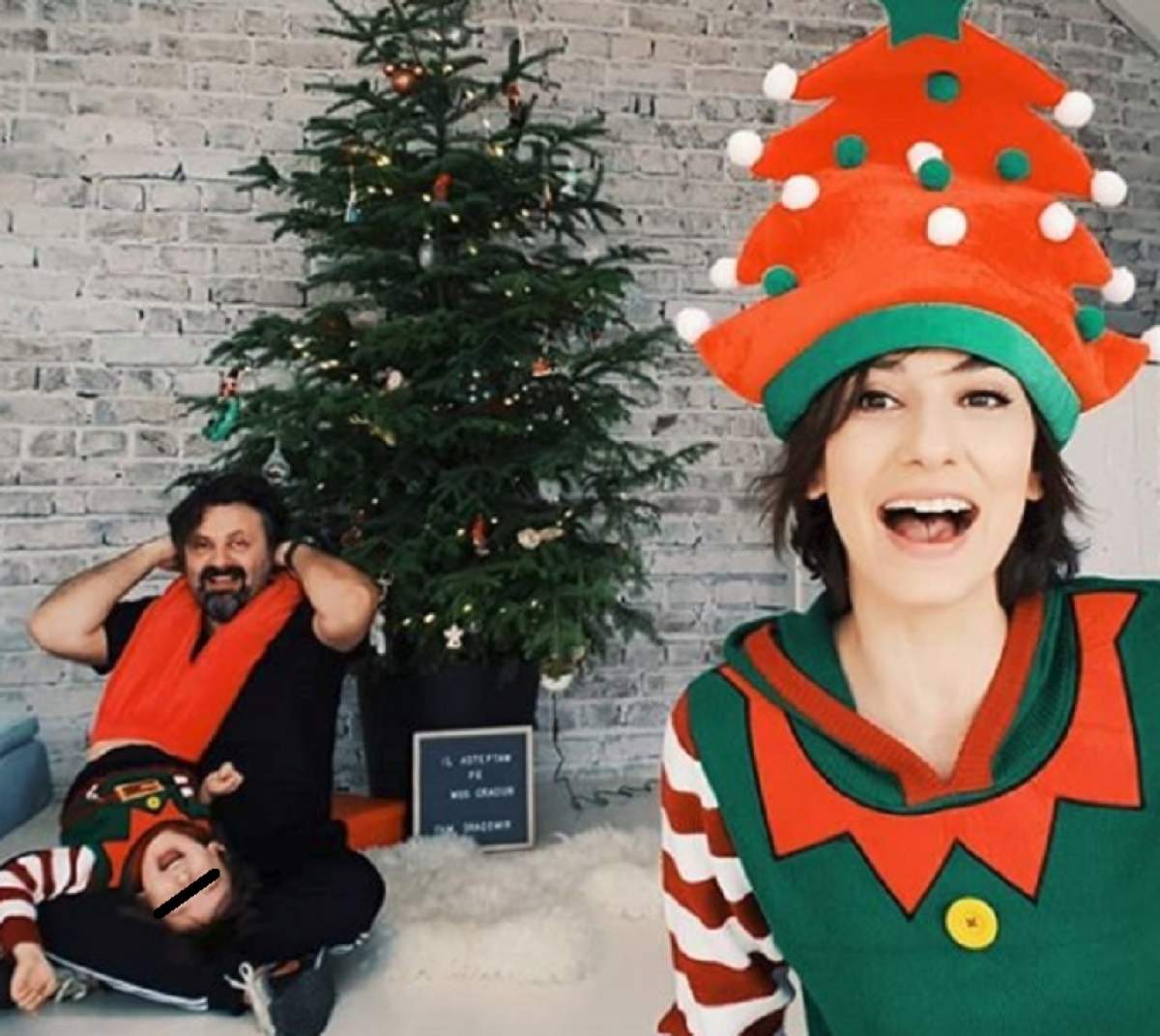 FOTO / Dana Rogoz, apariție excentrică lângă bradul de Crăciun: "E veselie mare"