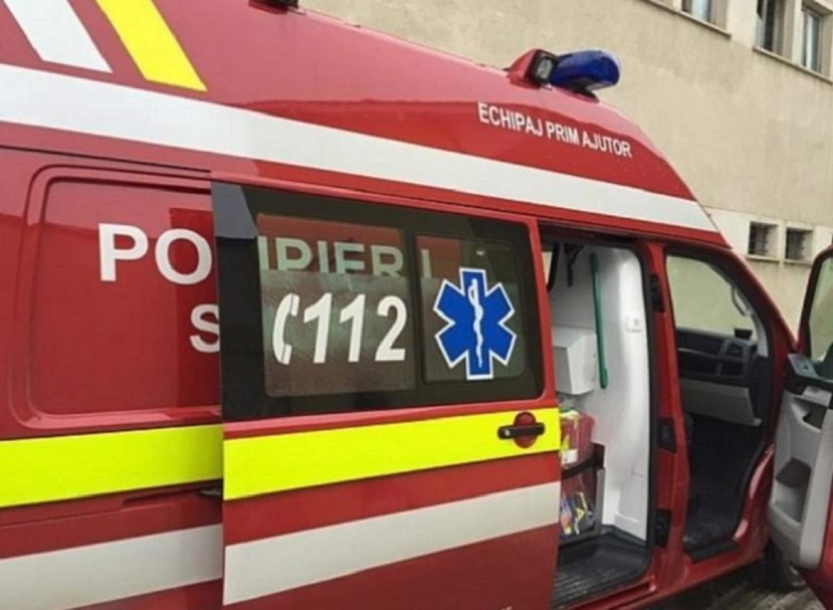 Incident șocant în comuna Măgurele! Un microbuz cu 7 persoane a căzut într-un șanț cu o adâncime de 3 metri