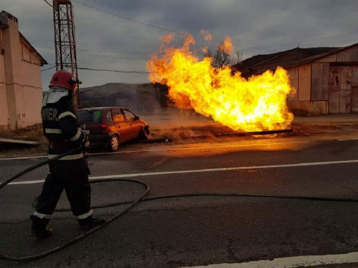 FOTO / Teroare pe străzile din Alba! A condus beat și a intrat în țeava de gaze