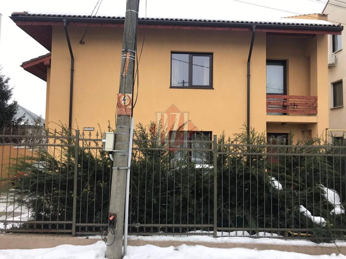 Ce se întâmplă în casa părăsită a soților Maleon, la un an de la dubla sinucidere. Vecinii sunt îngroziți