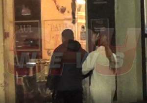 VIDEO EXCLUSIV / Asta le întrece pe toate! Elena Gheorghe, surprinsă de paparazzii Spynews.ro la braţul unui bărbat! Nu e soţul vedetei