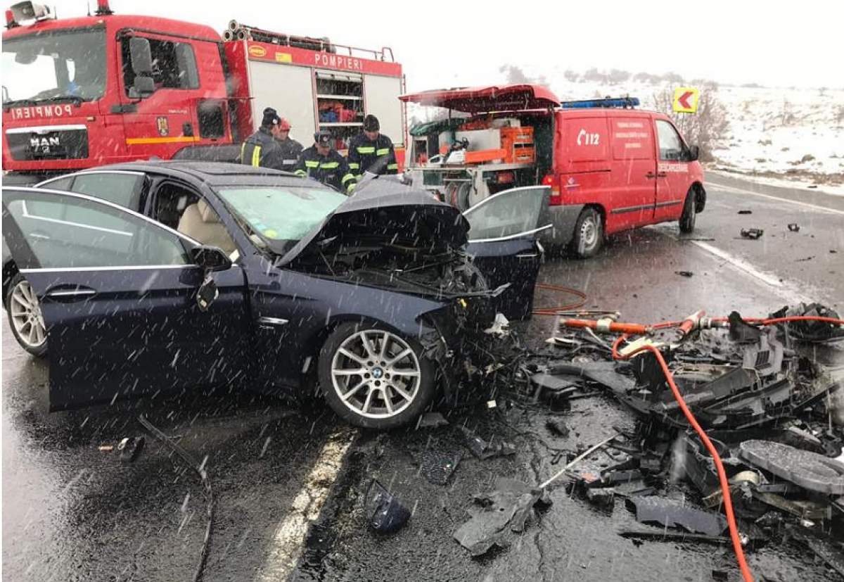 Accident mortal în Cluj! Sunt cinci victime, dintre care un copil, după ce un autoturism şi un microbuz s-au ciocnit violent