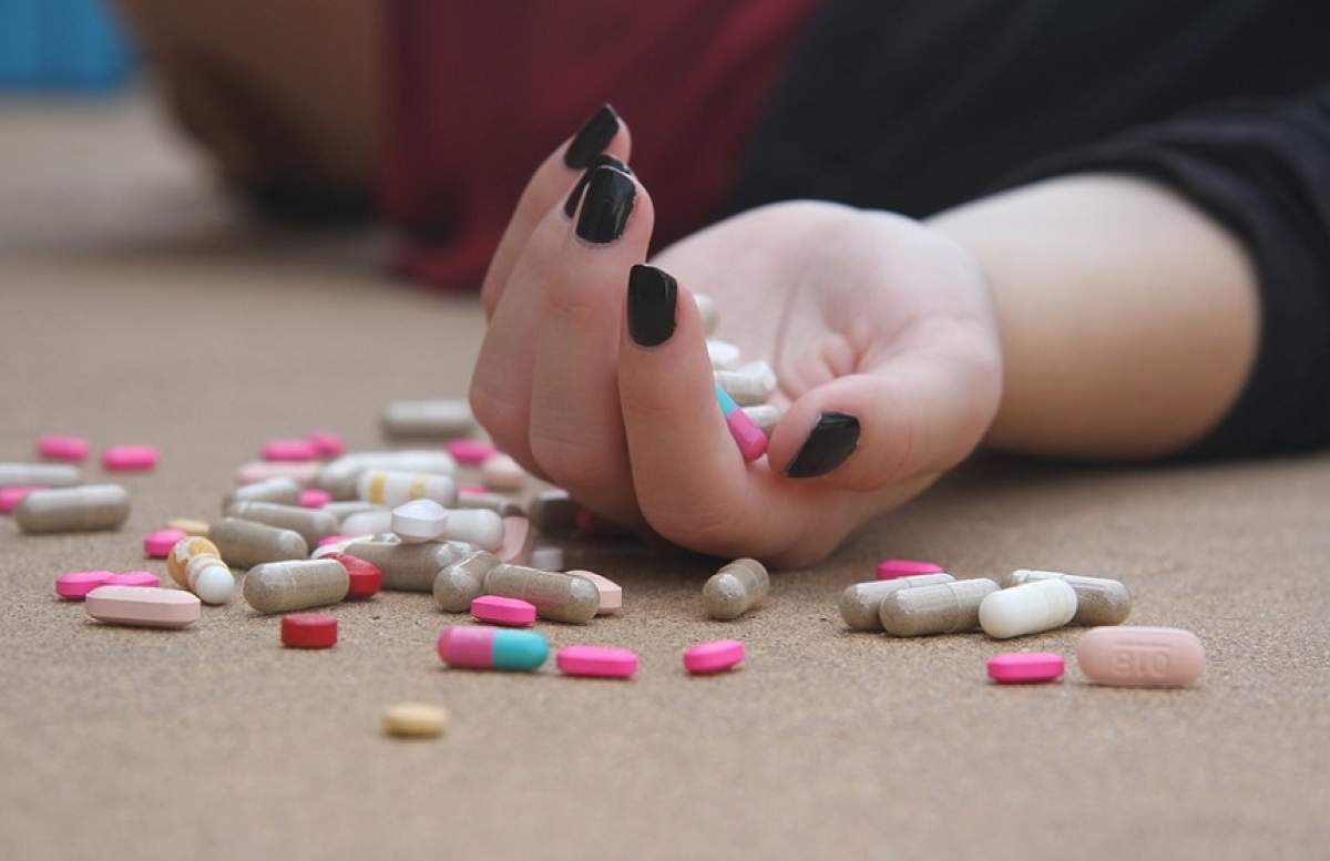 Şi-a anunţat moartea pe Facebook, apoi a înghiţit 130 de pastile! Cum a fost găsită o femeie din Iaşi
