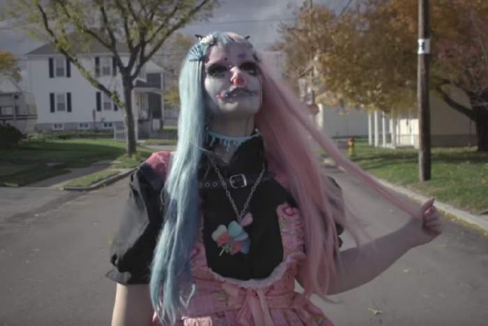 VIDEO / Noua mireasă a lui Chucky? O tânăra de 24 de ani se transformă în "păpuşa groazei"