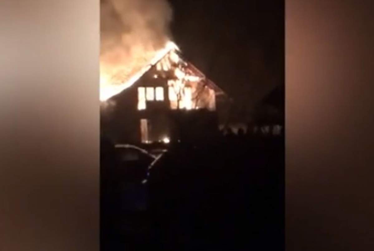 VIDEO / Incendiu devastator în această seară, la Moeciu. O pensiune s-a făcut scrum!