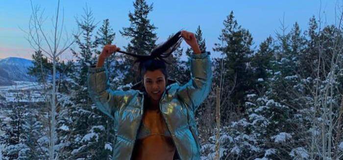 FOTO / Kourtney Kardashian sfidează iarna! A ieșit afară în bikini și s-a pozat, spre fericirea bărbaților