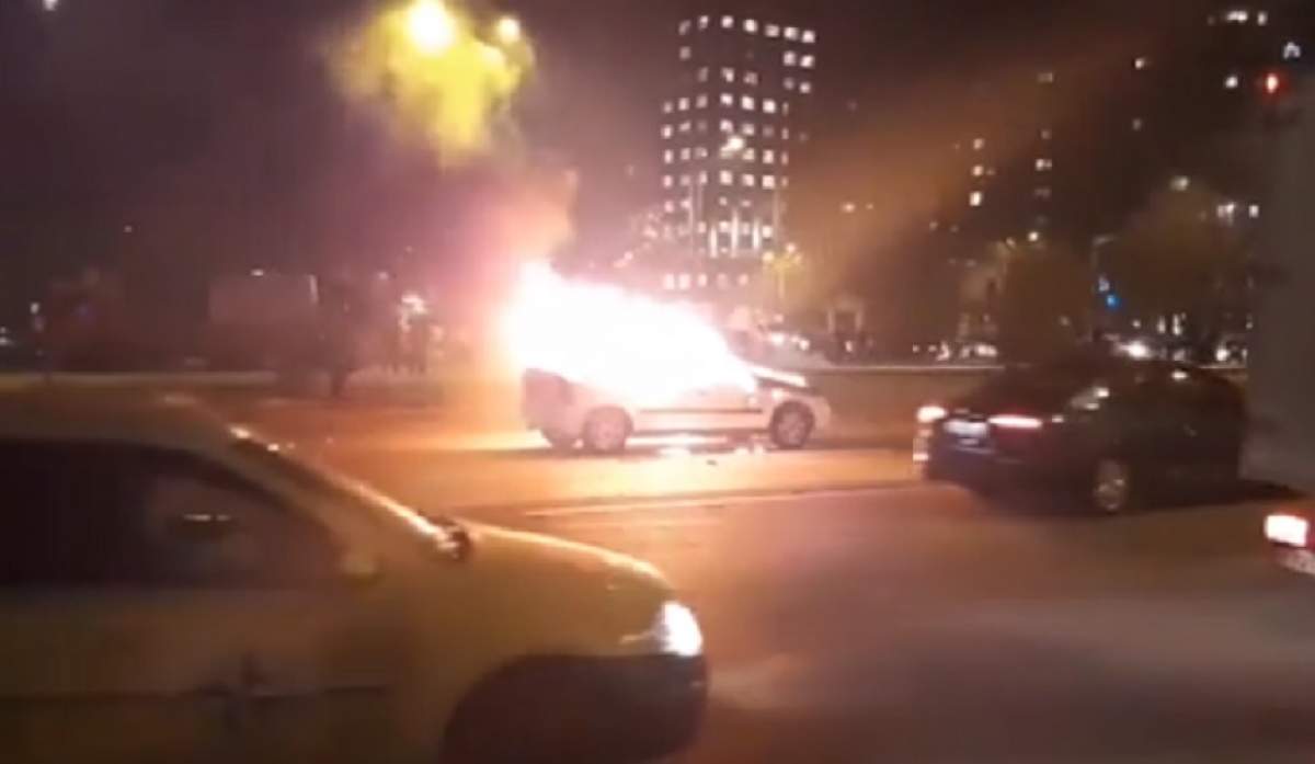 VIDEO / Autoturism cuprins de flăcări, în Capitală! A rămas doar scrum
