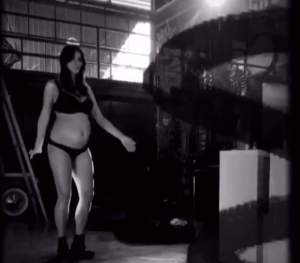 VIDEO / Catrinel Menghia, pictorial super sexy, cu burtica la înaintare! Celebrul fotomodel radiază de fericire