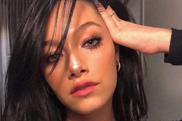 FOTO / Sexy-iubita unui fotbalist celebru, pictorial incendiar în cadă! Au curs valuri de propuneri indecente, pentru ea