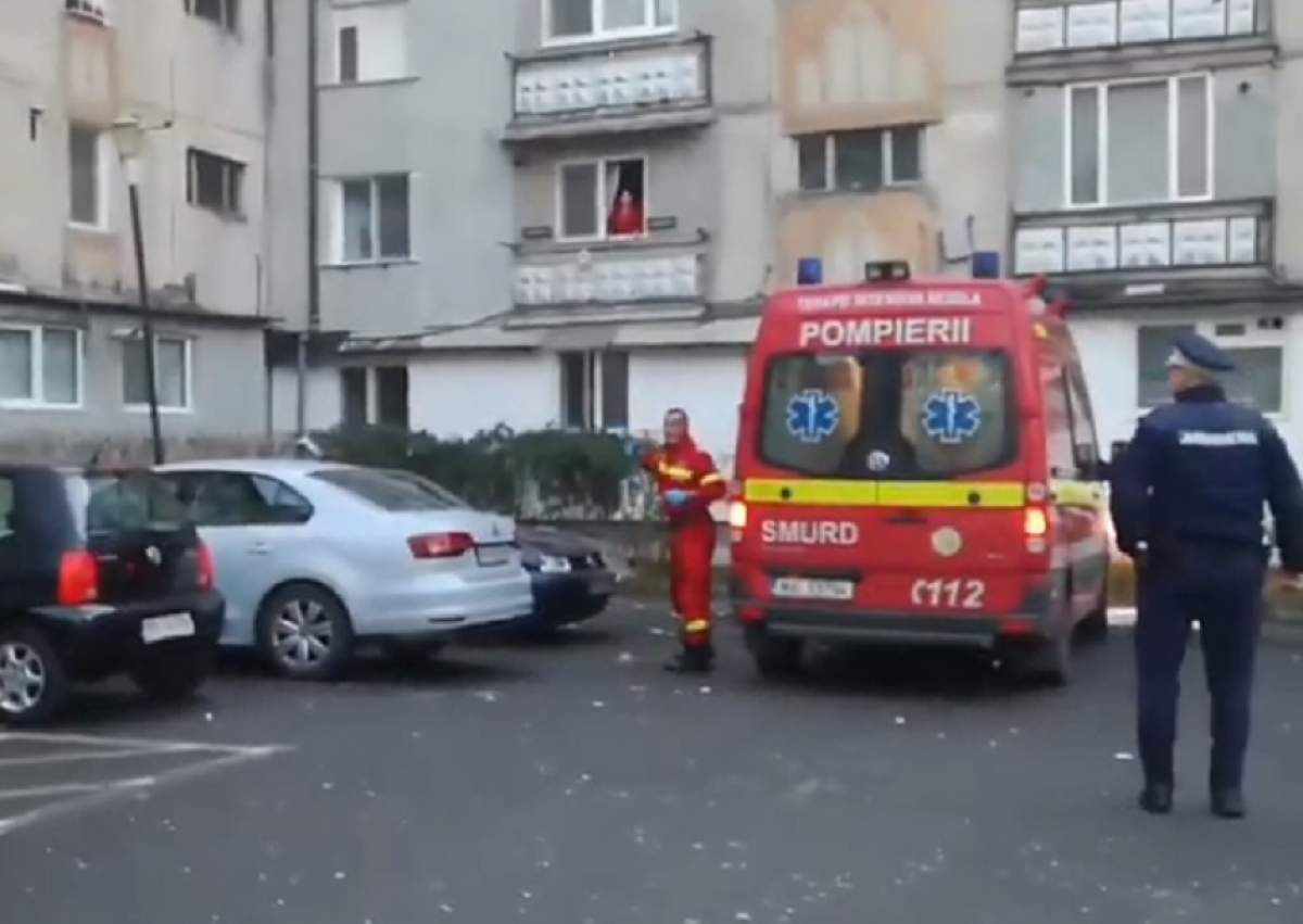 VIDEO / S-a aruncat în gol de la etajul 4, apoi apartamentul său a explodat! Un bistrițean a semănat panică printre locatari