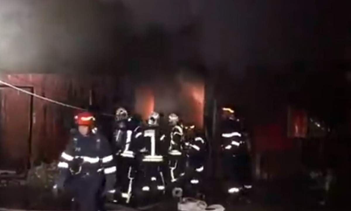 Incendiu violent într-un depozit din București! Pompierii au intervenit în forță