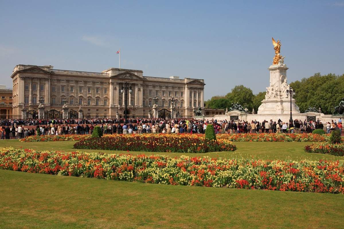 FOTO / Lux și opulență! Cum a fost decorat Palatul Buckingham, pentru Crăciun