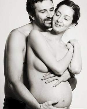FOTO / Monica Tand, fotografie spectaculoasă cu burta de gravidă la vedere: "Aşa se naşte dragostea"