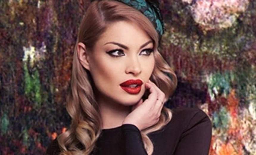 Valentina Pelinel împlineşte astăzi 38 de ani. Cea mai emoţionantă imagine alături de Milan şi de Cristi Borcea