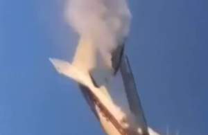 VIDEO / Un avion s-a prăbuşit peste o casă! Bilanţul tragediei