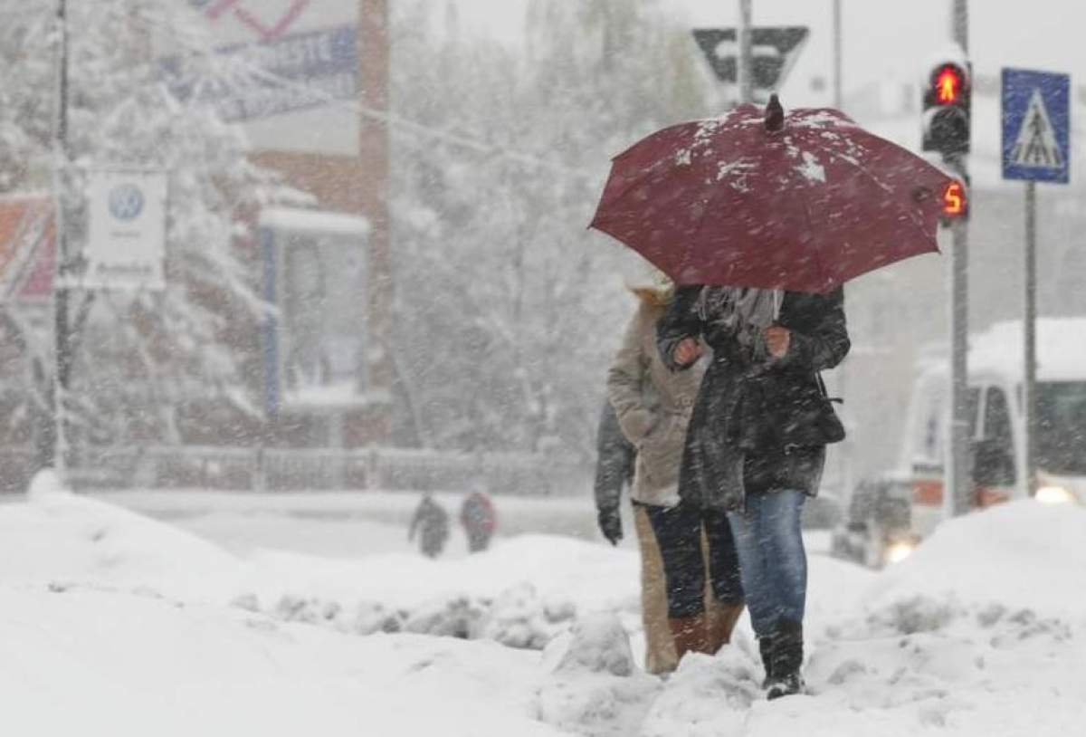 Cod galben de vreme rea în mai multe judeţe. Anunţul făcut de meteorologi