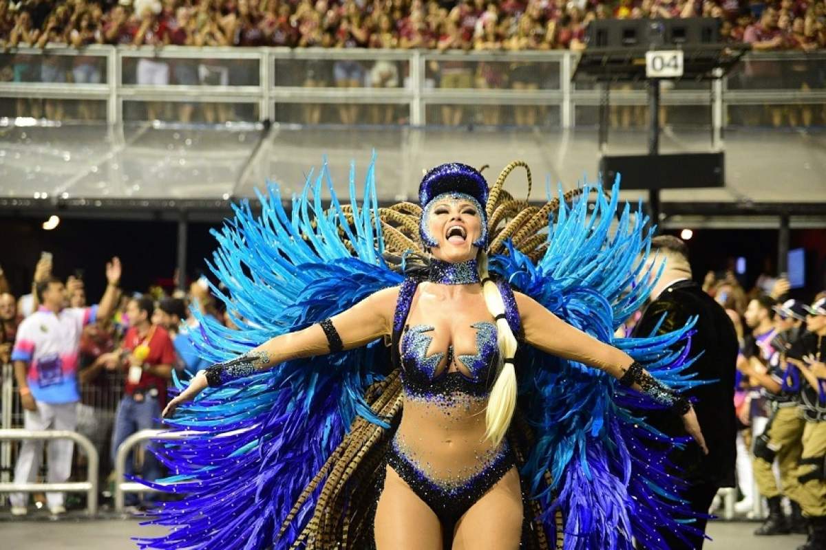 FOTO / Şoc şi groază la carnavalul de la Rio de Janeiro. Ţinutele sunt atât de HOT încât provocată daune morale