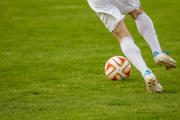 VIDEO / Dramă pe terenul de fotbal. Un jucător a murit, după ce a căzut secerat chiar în timpul antrenamentelor