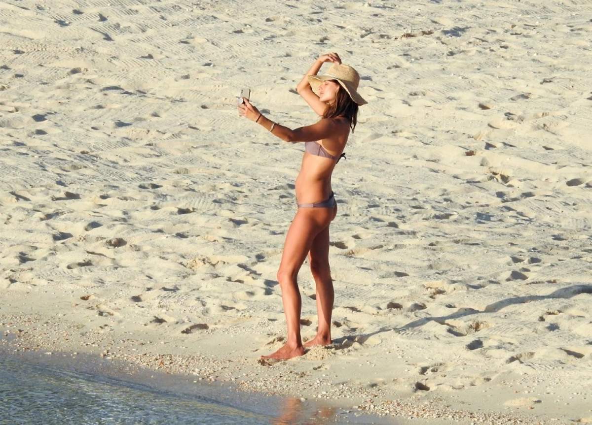 FOTO / Are 36 de ani şi e invidiată de toate femeile! Ce viaţă duce unul dintre cele mai hot modele