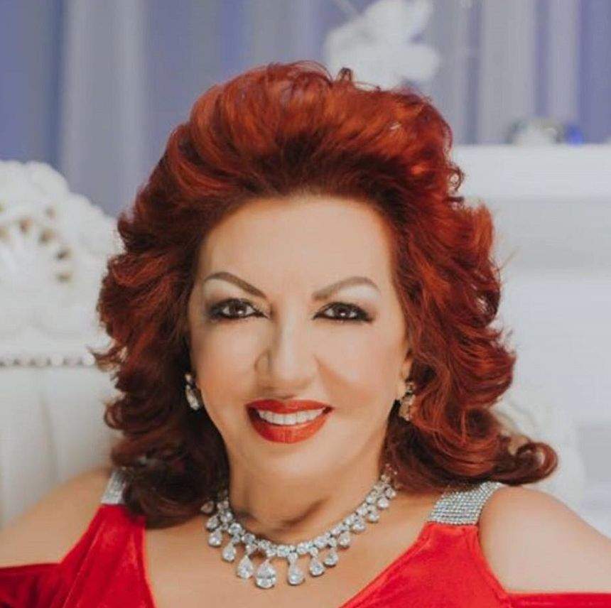 Carmen Harra şi-a găsit jumătatea? S-a fotografiat de Ziua Îndrăgostiţilor alături de un bărbat misterios. Ce spune despre el