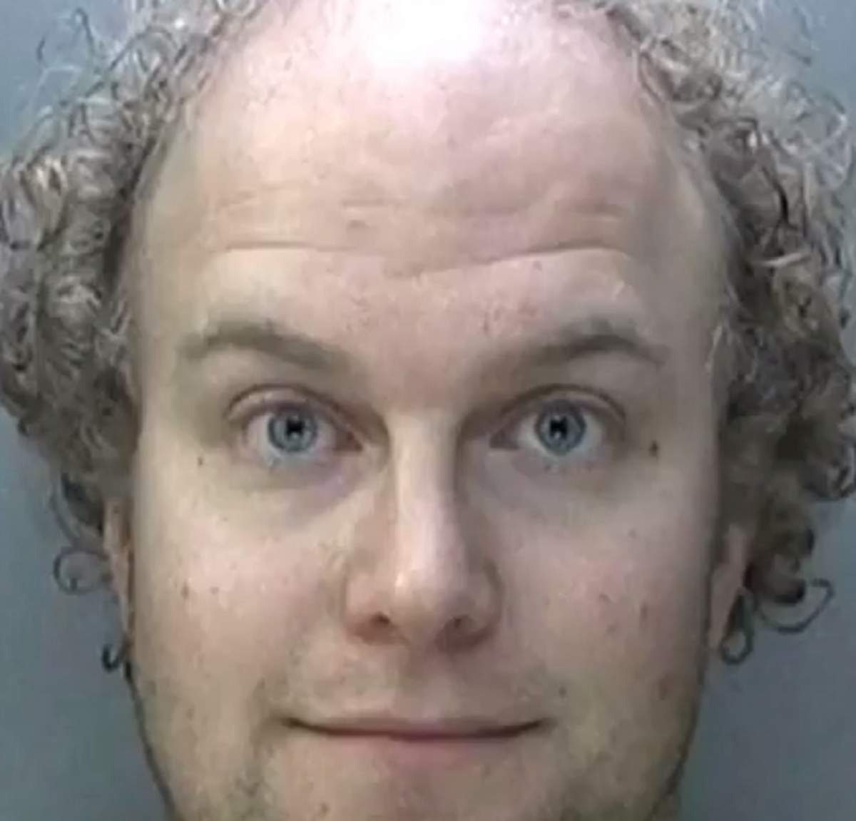 VIDEO / Cel mai sadic pedofil a fost prins! Bărbatul îşi obliga victimele să îşi mănânce propriile fecale, apoi le abuza sexual