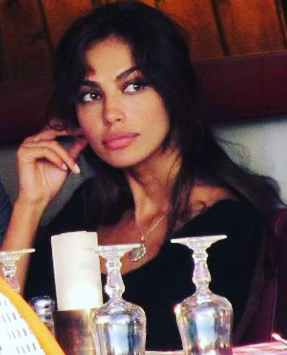 FOTO / Mădălina Ghenea a avut motiv de sărbătoare! Vedeta s-a pozat în cel mai intim mod