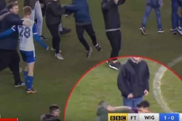 VIDEO / Scene halucinante în Anglia! Manchester City a fost eliminată din Cupă, iar Sergio Aguero le-a împărţit pumni fanilor!