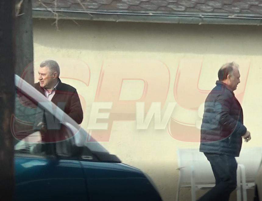 VIDEO PAPARAZZI / Apucături de mafiot pentru Victor Becali! Cum a aşteptat fostul impresar sentinţa din dosarul „Mită pentru judecătoare”