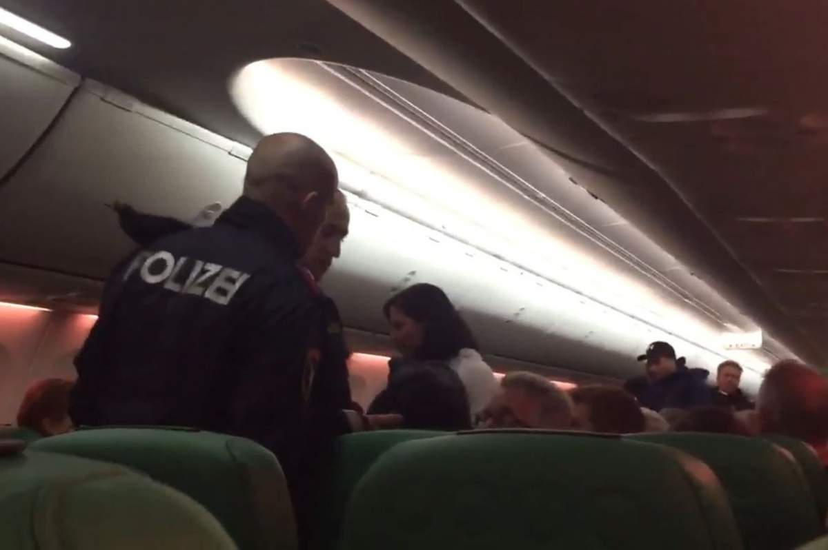 Un avion a aterizat de urgență, din cauza unui pasager care trăgea vânturi încontinuu