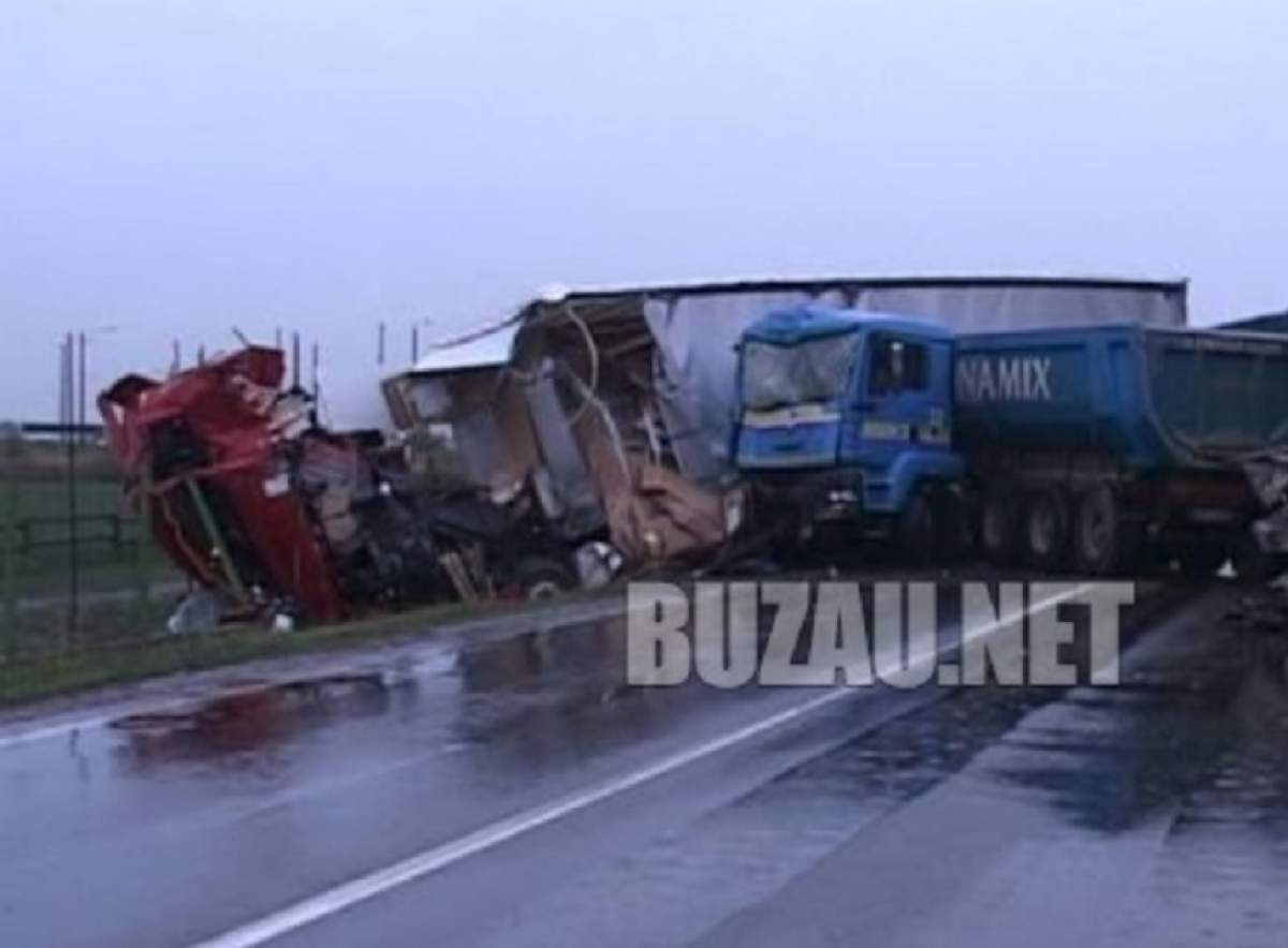 Accident grav pe DN2B în Buzău! Un autoturism, o autoutilitară şi un TIR s-au ciocnit violent