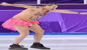 FOTO & VIDEO /  Cel mai funny moment de la Jocurile Olimpice de Iarnă 2018! A apărut in tutu roz cu maimuţa la vedere