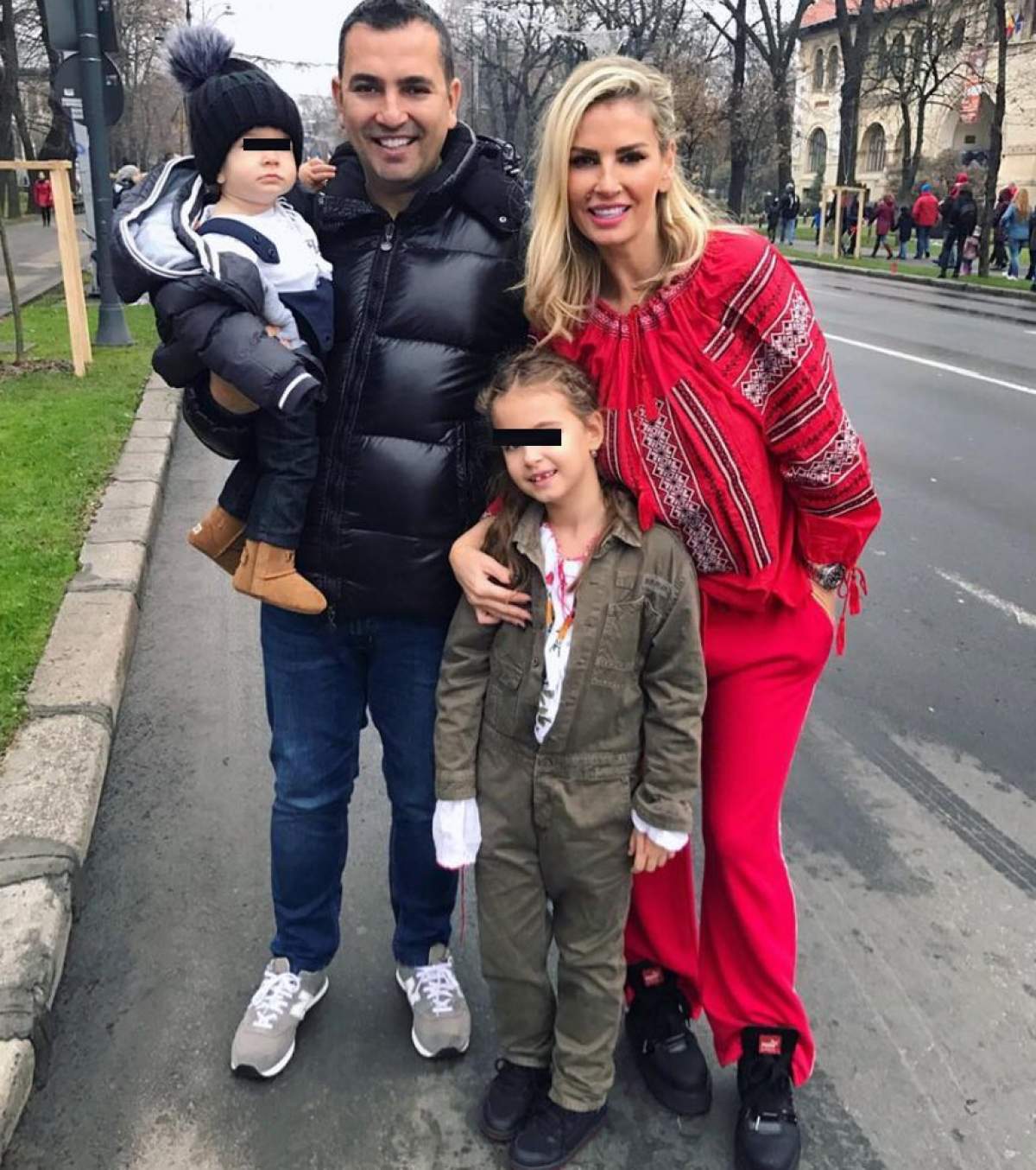 FOTO / Fiica Andreei Bănică îi calcă pe urme. Micuţa fashionistă a dat iama în garderoba mamei sale