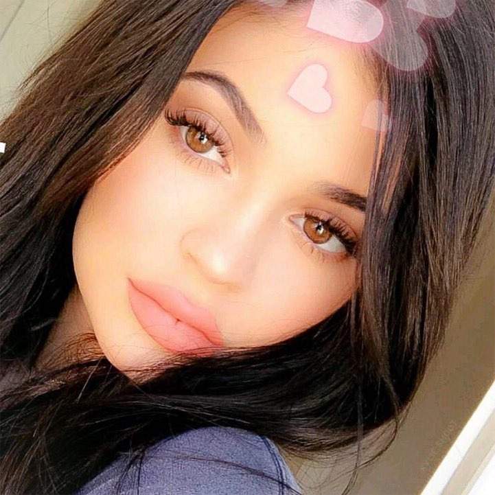 VIDEO / Kylie Jenner a devenit mămică! Sora lui Kim Kardashian a făcut publice imaginile cu burtica de gravidă