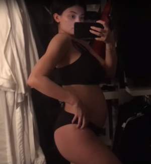 VIDEO / Kylie Jenner a devenit mămică! Sora lui Kim Kardashian a făcut publice imaginile cu burtica de gravidă