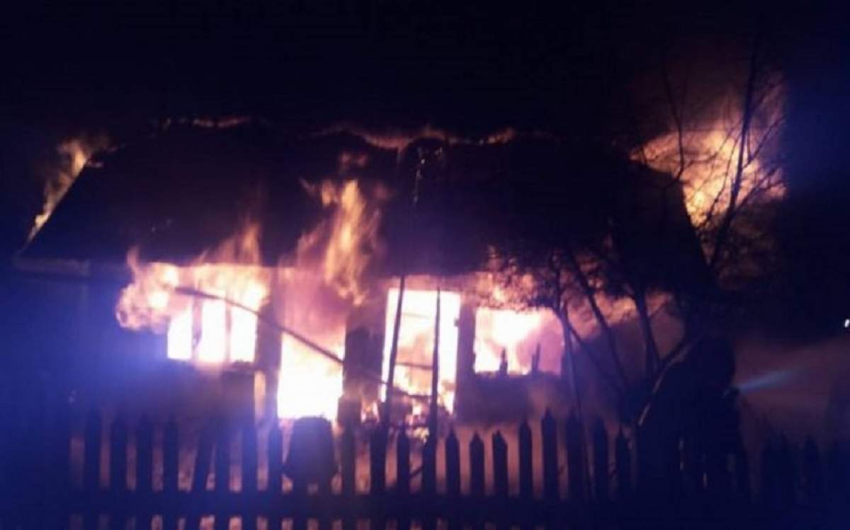 Un bărbat din Suceava a murit, după ce și-a dat foc lui și casei sale. Motivul gestului este absolut halucinant